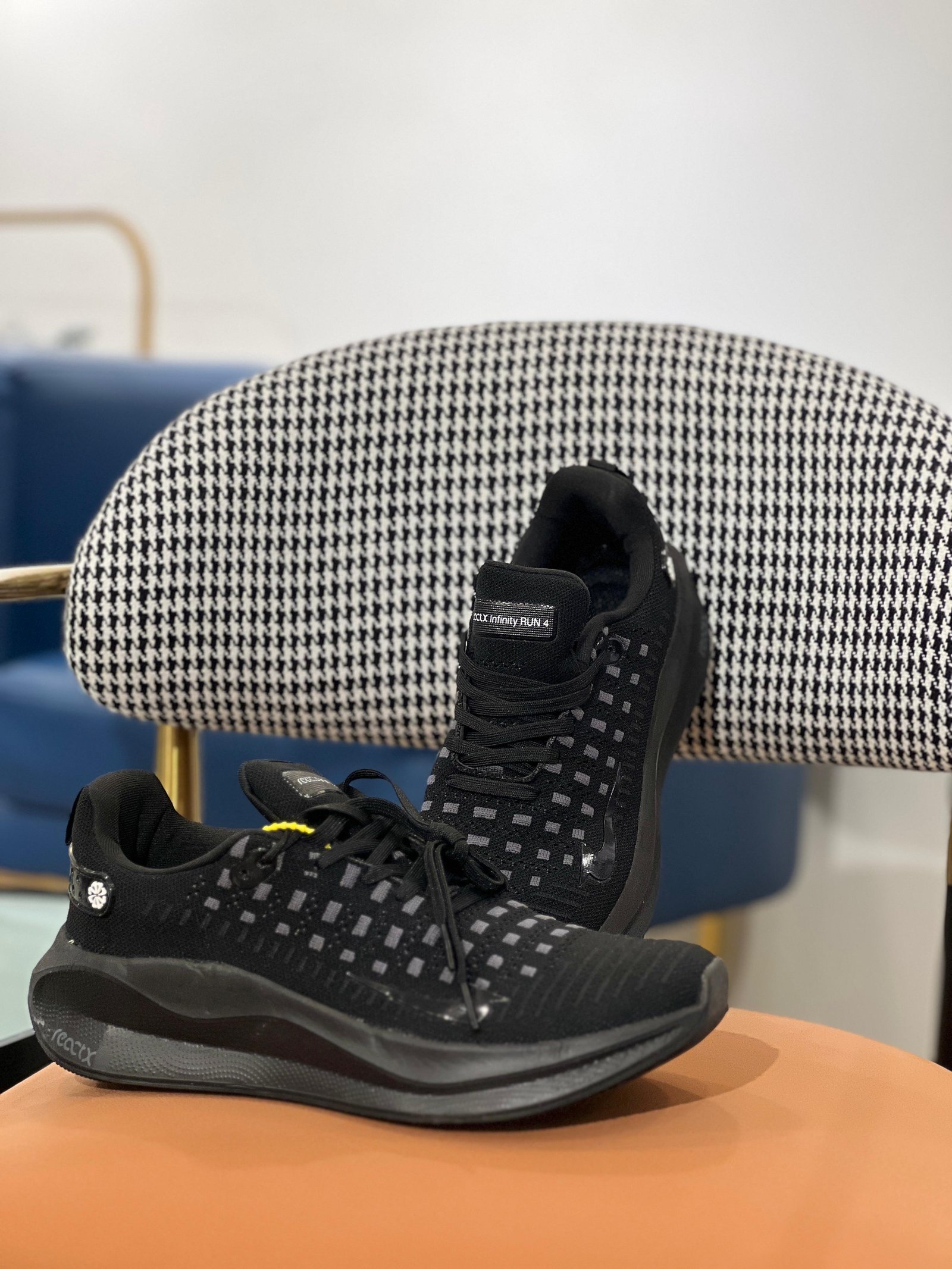 Magnetic shoes
