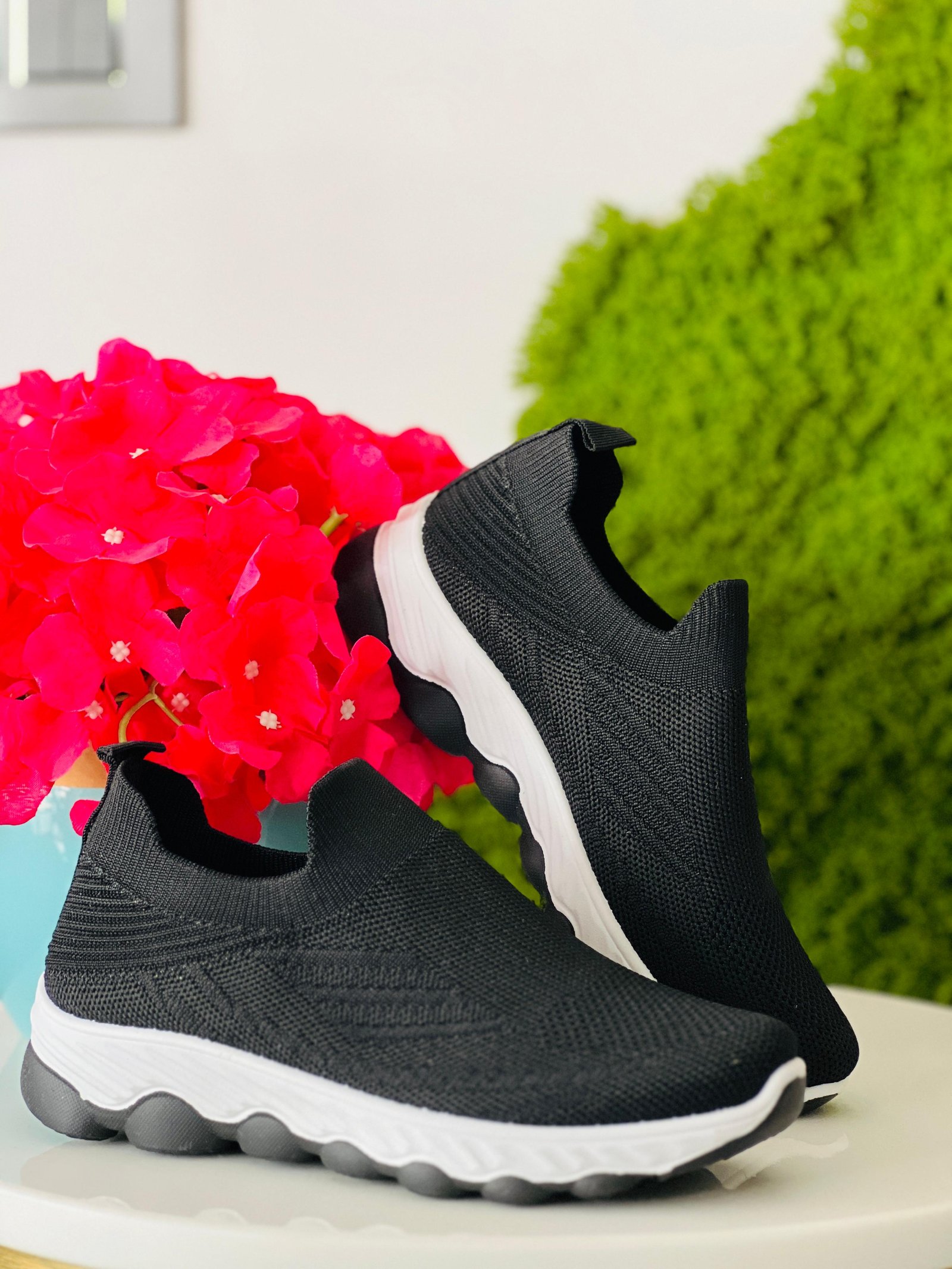 Magnetic shoes