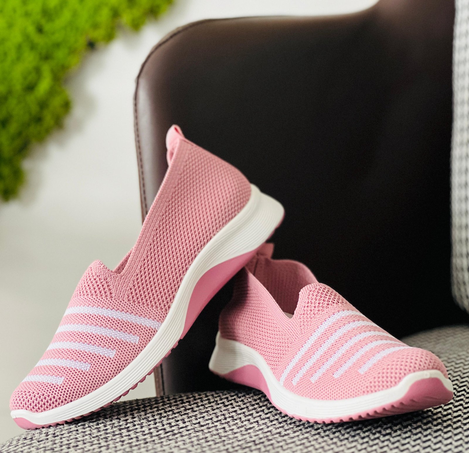 Magnetic shoes